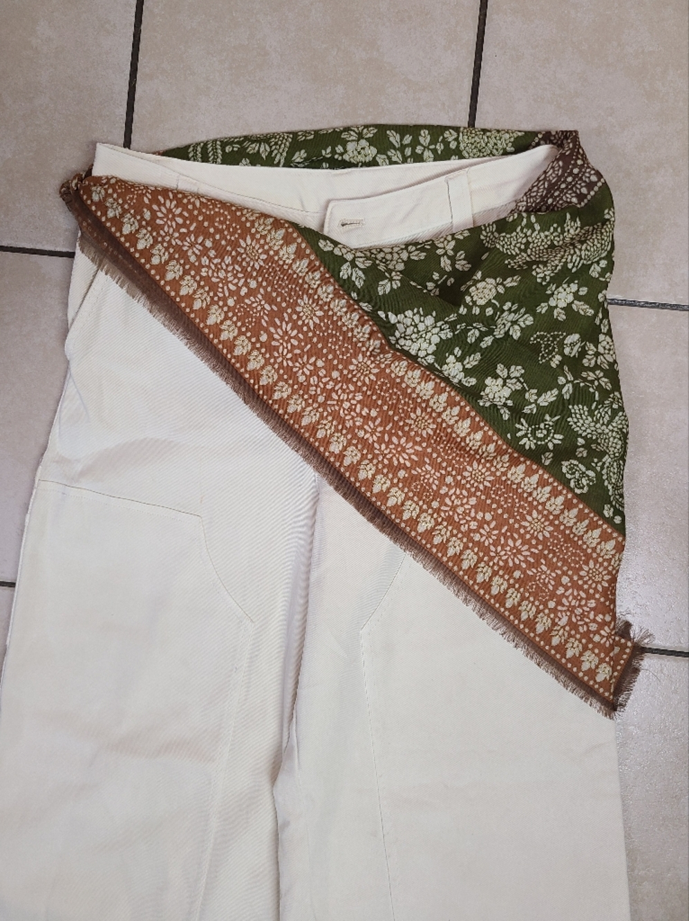 Vintage Oscar De La Renta Scarf 100% Wool - Picture 2 of 7